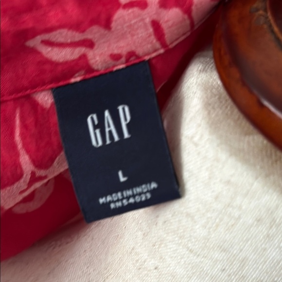 Floral Red Button-Up Women's Gap Top, size Large - Picture 2 of 8